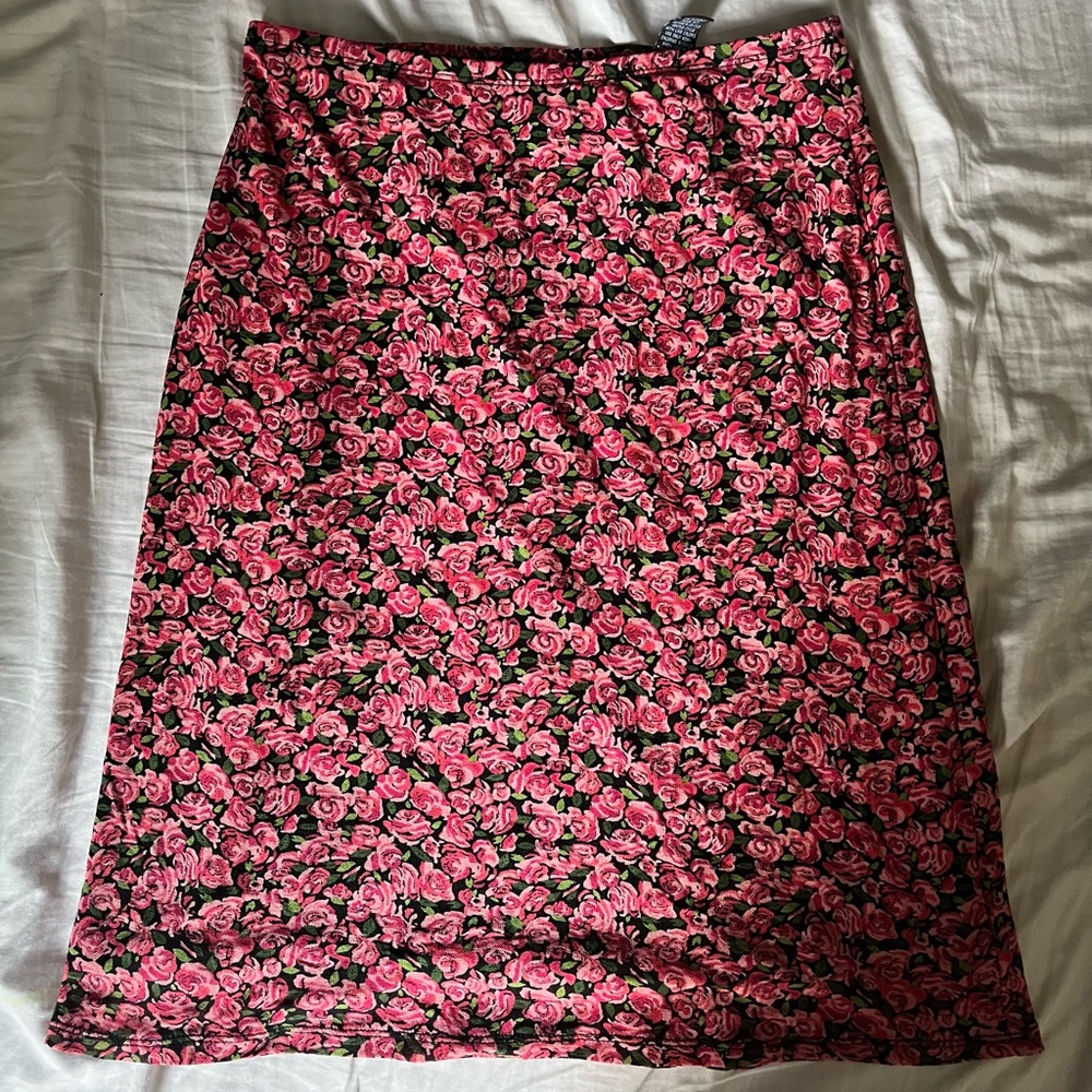 Vintage pink New York & Company skirt with roses